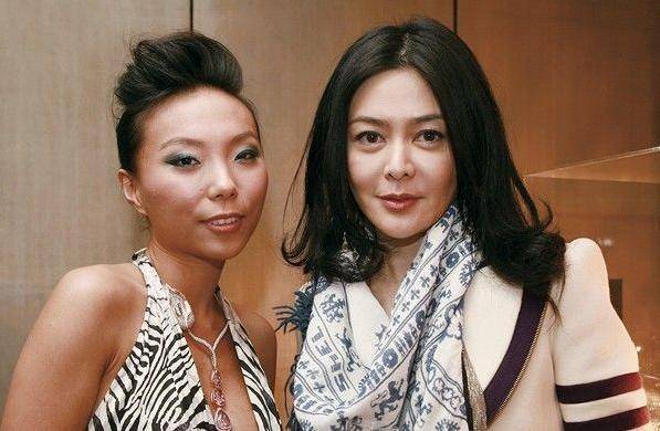 如今定居香港是国际顶级珠宝设计师qy体育球友会万宝宝：万里的孙女